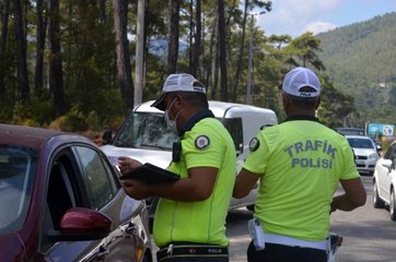 Marmaris, giriş ve çıkış noktalarında denetimler sürüyor
