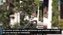 Un coche arrolla a varias personas que estaban sentadas en una terraza en Marbella
