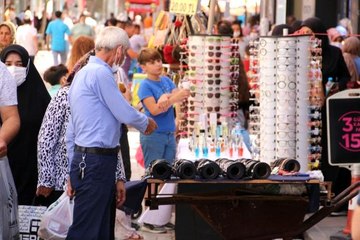 Aksaray'da çarşı pazarda arefe günü yoğunluğu