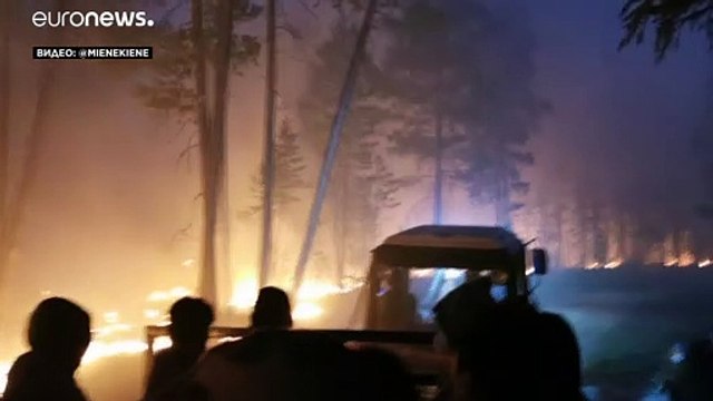 Якутия в огне: спасатели тушат лесные пожары с воздуха