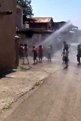 Son dakika haber | Çocuklar arazözün tazyikli suyuyla serinledi