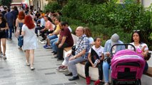 Bayram arefesinde Taksim'de yoğunluk