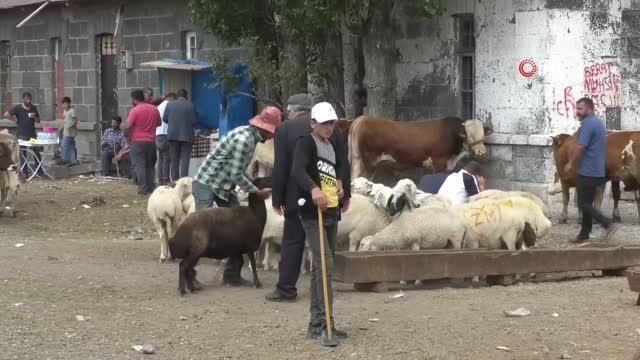 Kurban Pazarı'nda arefe günü yoğunluğu