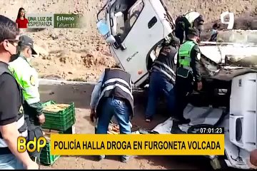 Arequipa: hallan droga camuflada en furgoneta volcada en carretera