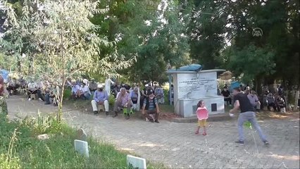 Pazaryeri halkı toplu mezarlık ziyareti geleneğini sürdürüyor