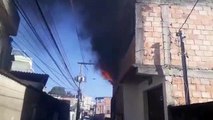 Incêndio em lote atinge casa no Bairro Salgado Filho