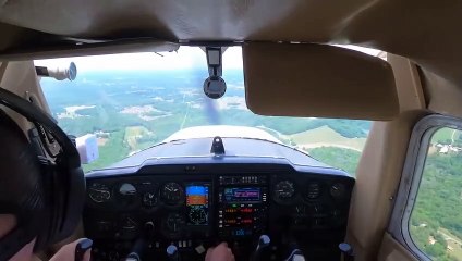 Cet élève-pilote réussit à éviter le crash alors que le moteur de l'avion ne tourne plus