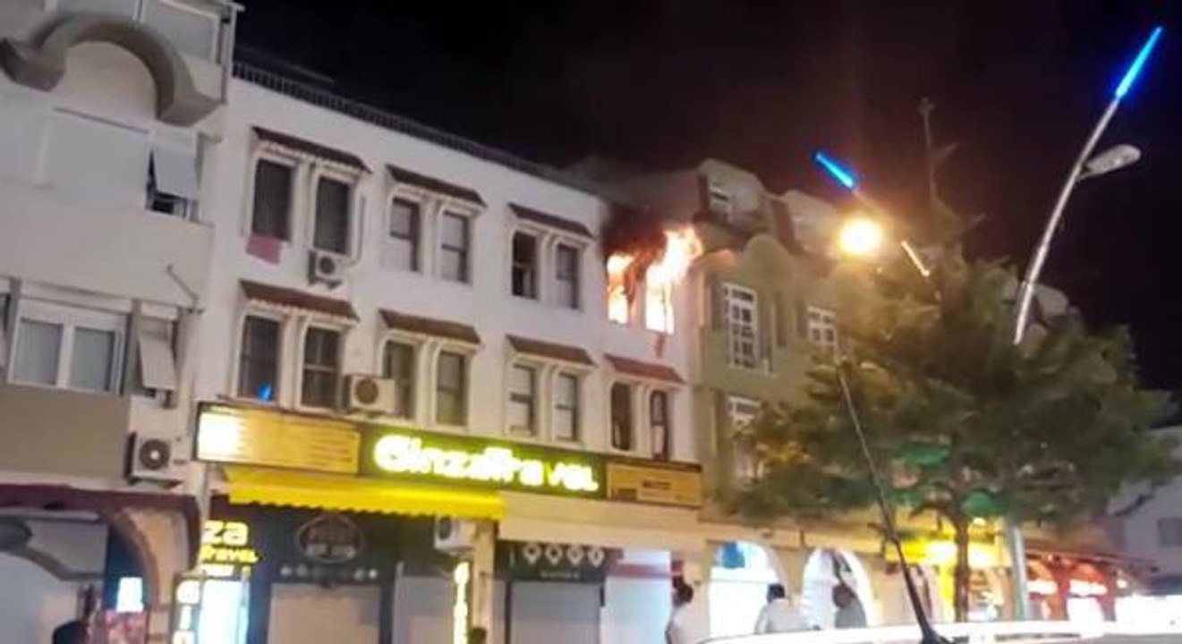 Son dakika gündem: DAİREDEKİ YANGIN VATANDAŞ VE İTFAİYE MÜDAHALESİYLE SÖNDÜRÜLDÜ