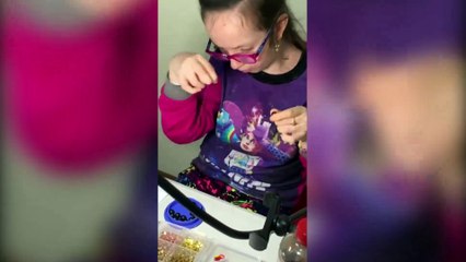 tn7-Joven con parálisis cerebral vende pulseras para viajar a Disney-190721