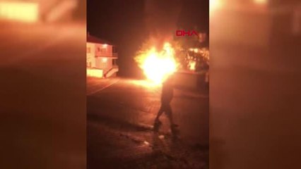 KIRIKKALE-PARK HALİNDEKİ OTOMOBİL YANDI, YAKINDAKİ KURBANLIKLAR SON ANDA KURTARILDI