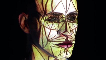 Projection Video mapping on a human face future digital marketing Gesicht als Projektionsfläche