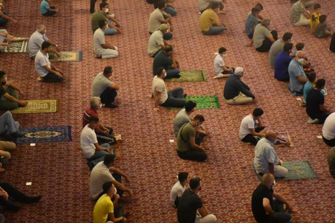 Anadolu'nun ilk camisi olarak bilinen Habib-i Neccar Camisi'nde bayram namazı kılındı