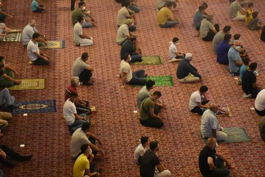 Anadolu'nun ilk camisi olarak bilinen Habib-i Neccar Camisi'nde bayram namazı kılındı