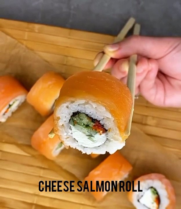 Cheese Salmon Roll