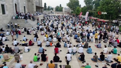 Fatih Camii'nde bayram namazı coşkusu