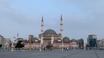 Taksim Camisi'nde ilk bayram namazı kılındı