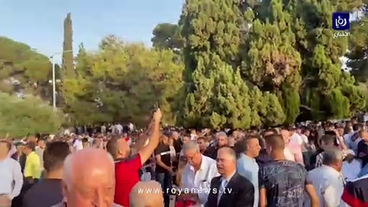 جدد المقدسيون قََسَمَ الدفاع عن القدس والمسجد الأقصى بعد أدائهم صلاة عيد الأضحى المبارك في ساحات الأقصى