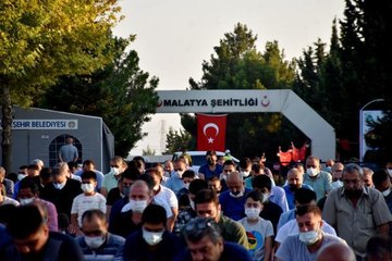 MALATYA'DA BAYRAM NAMAZI VE ŞEHİTLİK ZİYARETİ