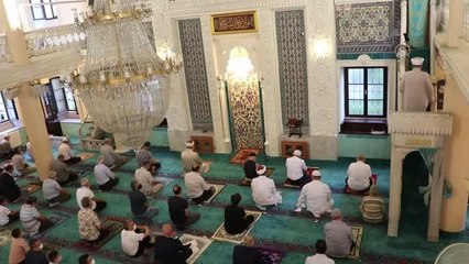 Vatandaşlar, Kurban Bayramı namazında camileri doldurdu