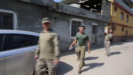 Mehmetçik'ten Meryem nineye bayram ziyareti