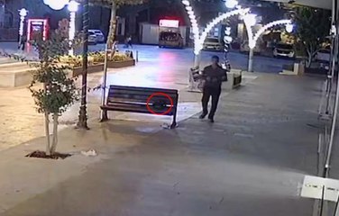 Son dakika haberi: Banktaki para dolu çantanın çalınma anı kamerada