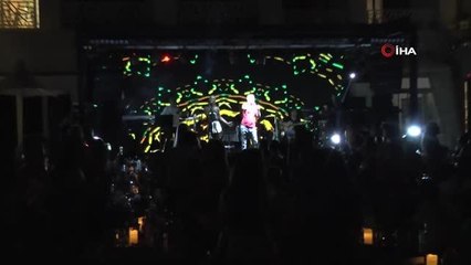 Serdar Ortaç'tan muhteşem konser