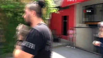 Anne ve 3 yavru kedi yangından böyle kurtarıldı