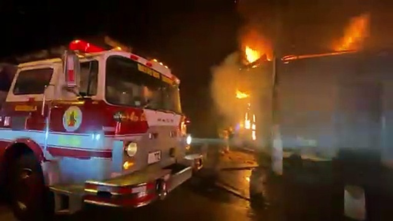 Bomberos Voluntarios controlan incendio de gran...