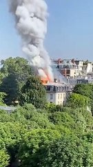 Violent incendie Rue de Varennes près du Palais Matignon à Paris