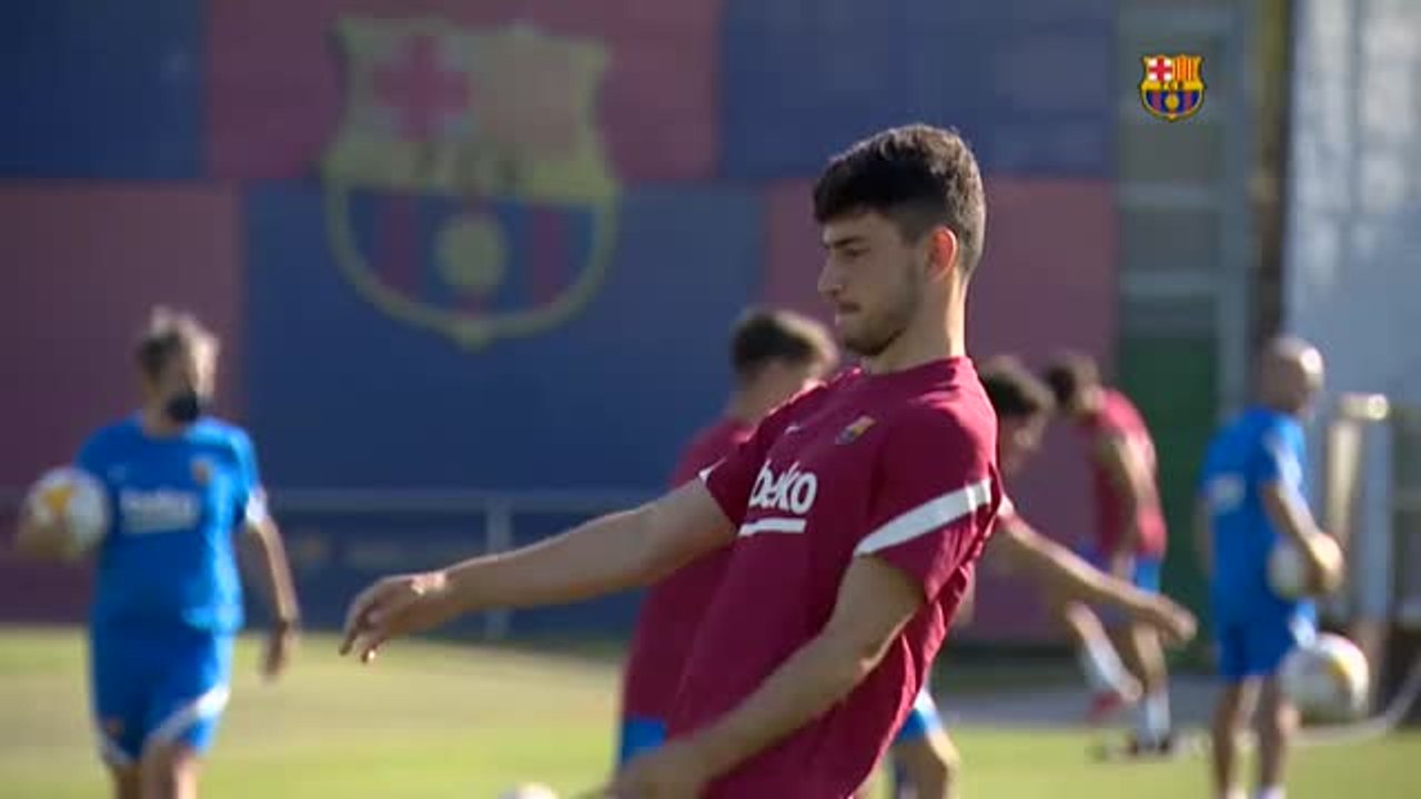 Memphis Depay se entrena con el Barça