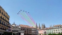 La Patrulla Águila sobrevuela la Catedral de Burgos en conmemoración de sus 800 años