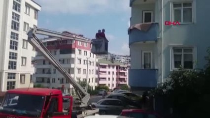 ODADA MAHSUR KALAN KADINI İTFAİYE KURTARDI