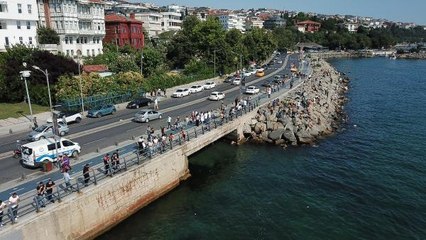 BAYRAMIN BİRİNCİ GÜNÜNDE ÜSKÜDAR SAHİLİ'NDEKİ YOĞUNLUK HAVADAN GÖRÜNTÜLENDİ
