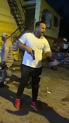 Sargento de la Policía reacciona agresivo con arma en mano contra compañeros de la uniformada