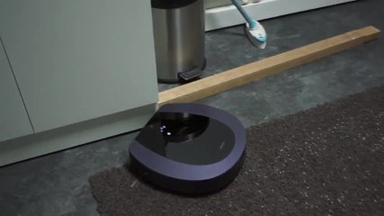 Les Numériques : Aspirateur robot Ememe Tulip, gestion des obstacles