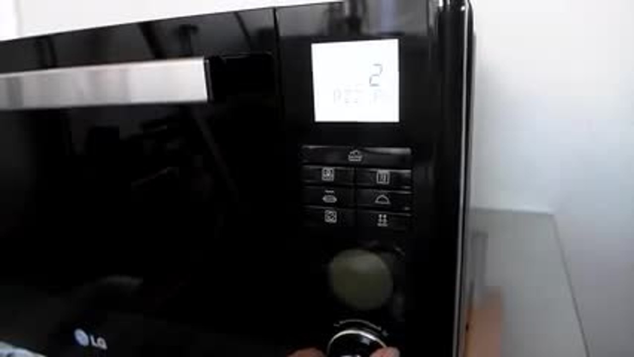 Les Numériques : Four à cuisson halogène LG Solar Series MJ-9296NB, cuisson de tarte aux pommes