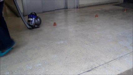 Dyson DC36, slalom - Digital Versus / Les Numériques