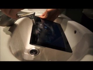 Sony Xperia Tablet S under water