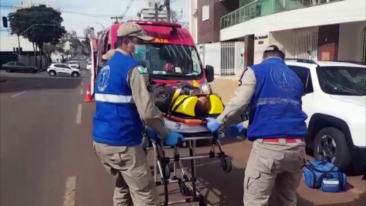 Motos colidem na esquina das ruas Rua Pio XII e São Paulo