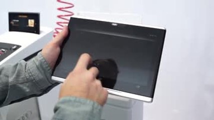 Les Numériques : prise en main de la tablette Audi au CES 2014