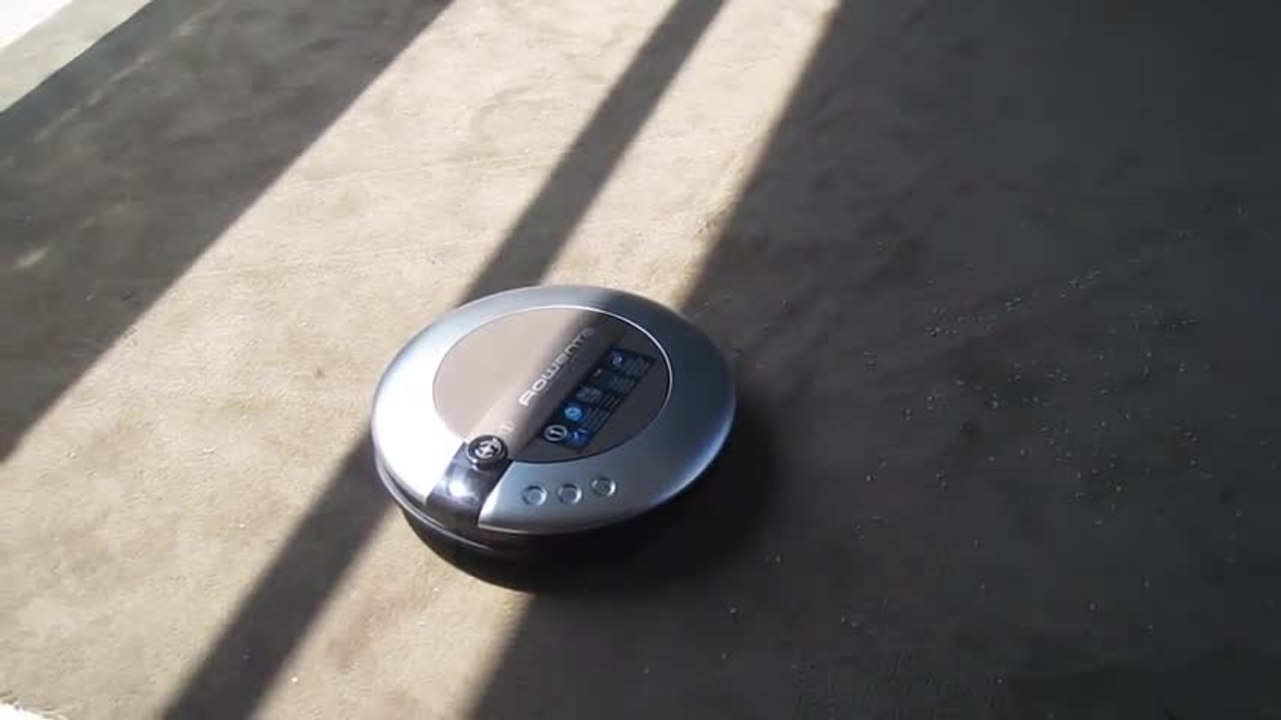 Les Numériques : Aspirateur robot Rowenta Extrem'Air Motion RR7039 sur tapis épais à poils courts