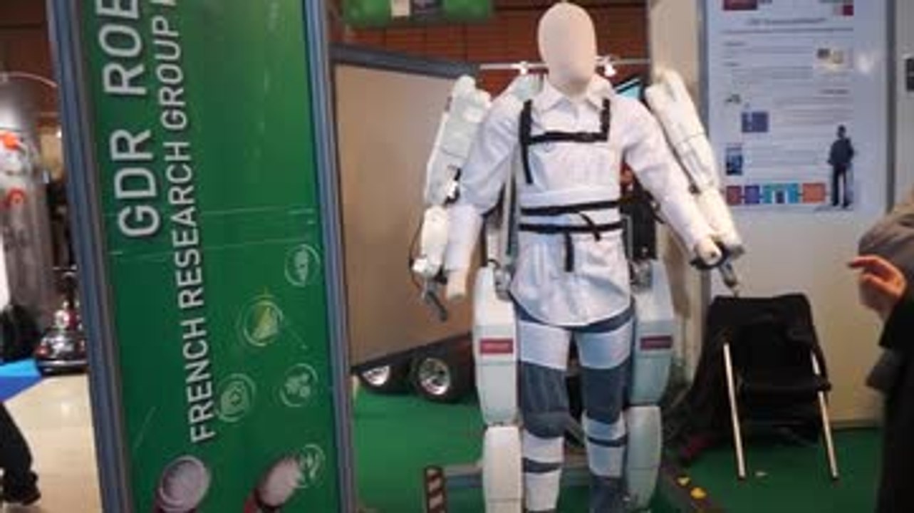 Les Numériques : l'exosquelette robotisé EMY au salon Innorobo