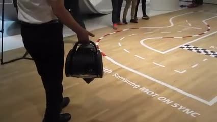 Les Numériques : Aspirateur sans sac Samsung Motion Sync