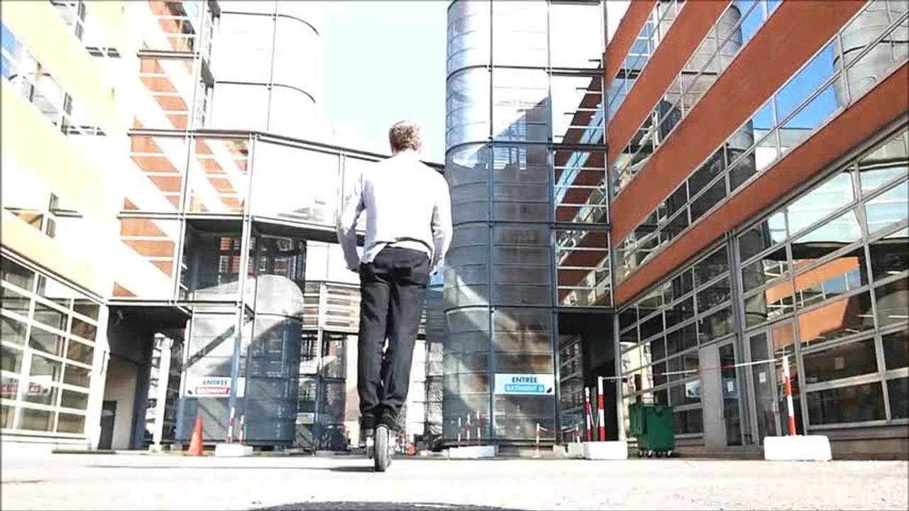 Les Numériques : la trottinette SXT Scooters H-300