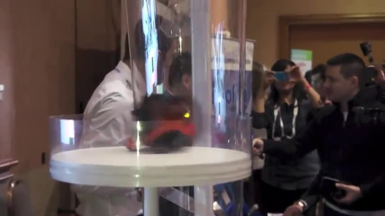 CES 2014 Parrot Jumping Sumo