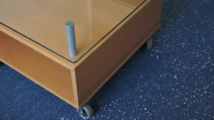 Les Numériques : Aspirateur robot Ememe Tulip sur moquette fine