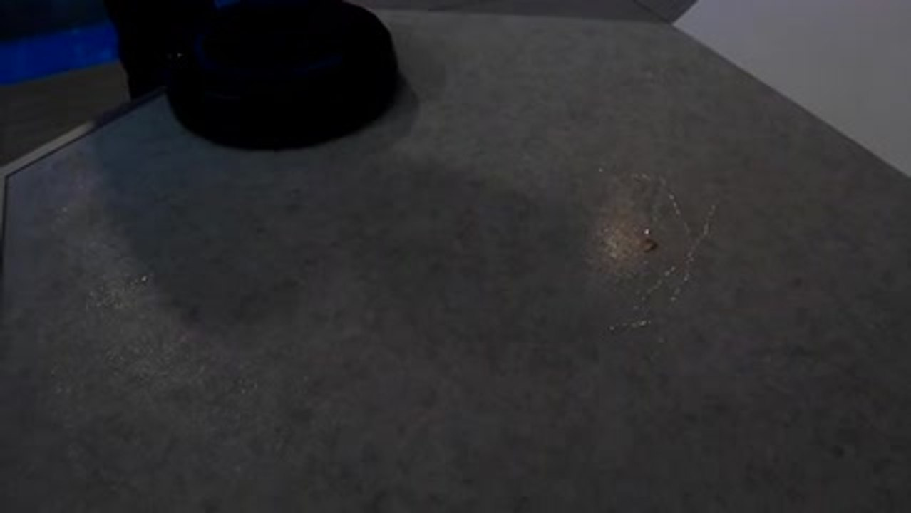 Les Numériques : Robot nettoyeur de sols iRobot Scooba 450, démonstration