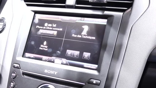 Les Numériques : Prise en main du système Sync 2 de Ford au Mondial de l'auto