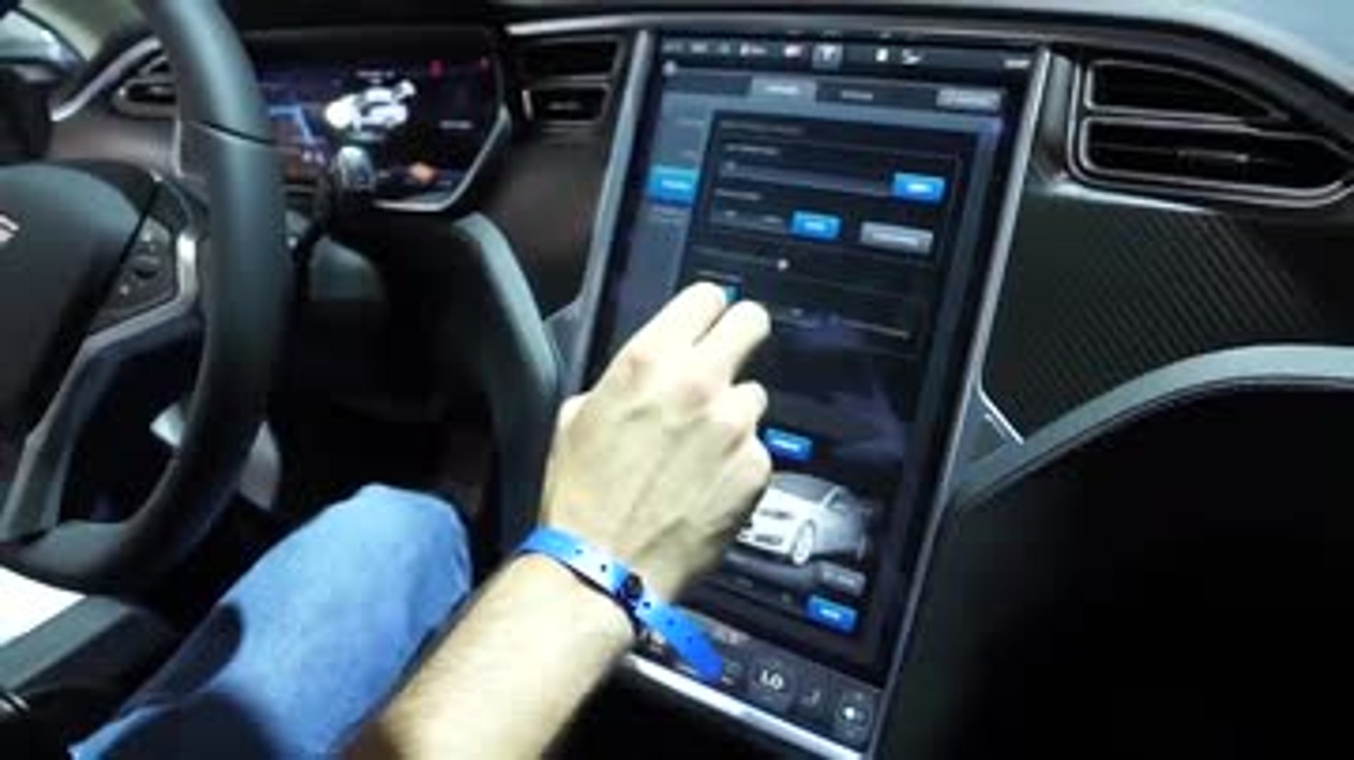 Startech présente son tableau de bord numérique pour Teslas !