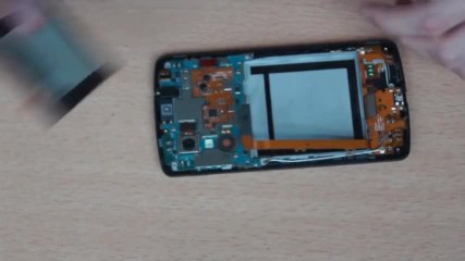 Les Numériques : Tutoriel - Changer l'écran du LG Nexus 5